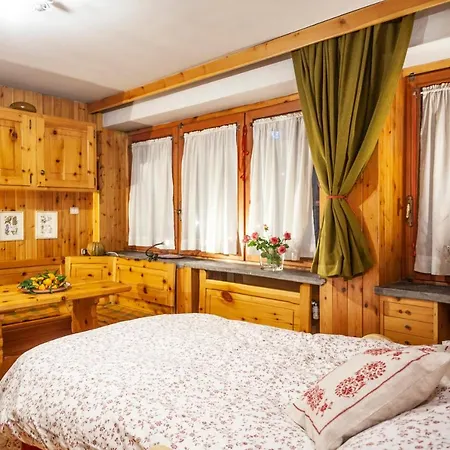 Casa-chalet, In Centro A Courmayeur! Lägenhet