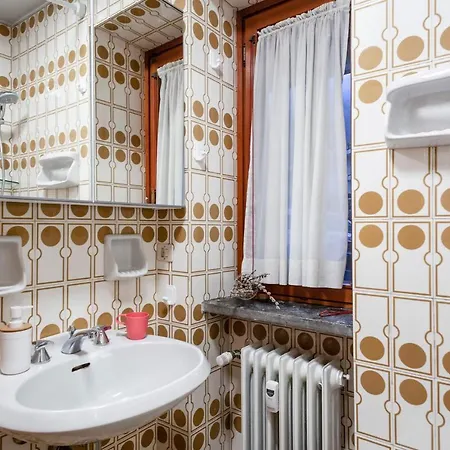 Casa-chalet, In Centro A Courmayeur! شقة كورمايور